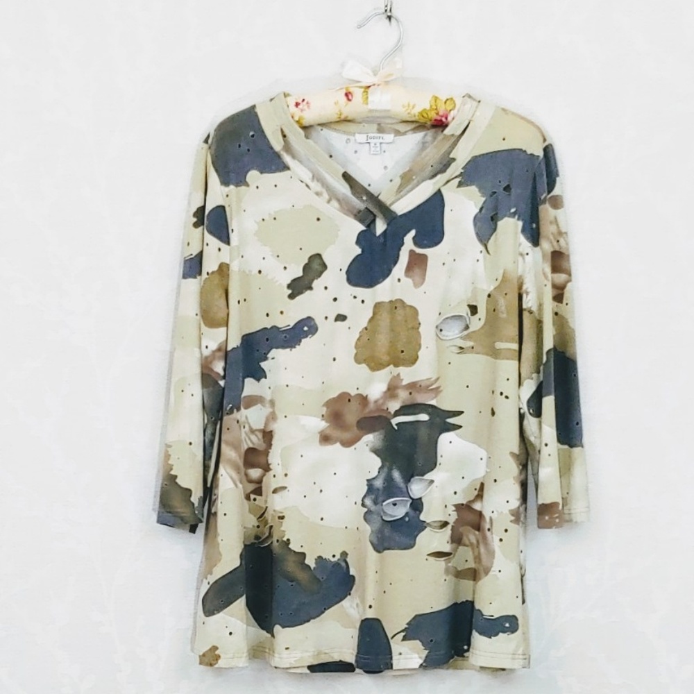 JODIFL | 3/4 Sleeve Distressed Top | M